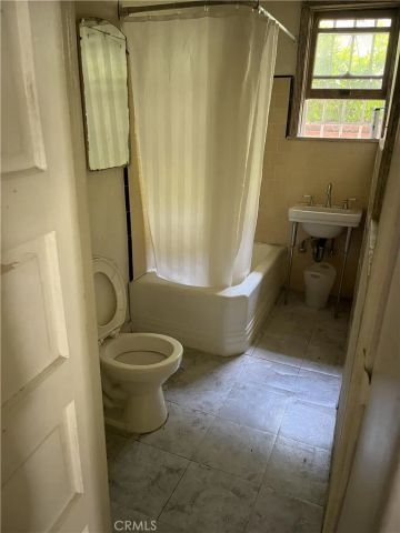 2284 Holly Drive, Los Angeles, CA 90068