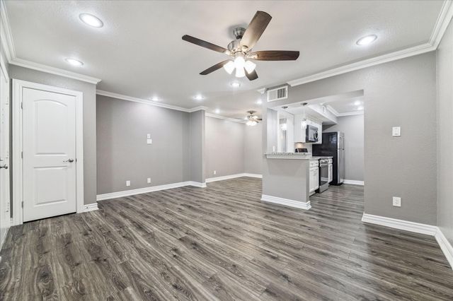 11550 Chimney Rock Road 321, Houston, TX 77035