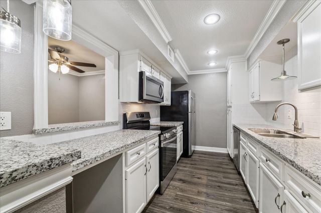 11550 Chimney Rock Road 321, Houston, TX 77035