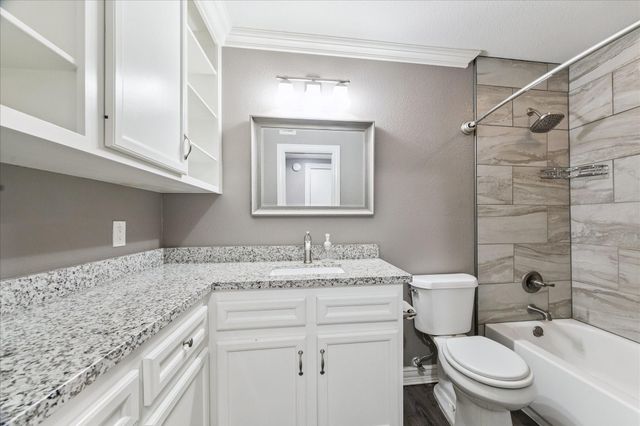 11550 Chimney Rock Road 321, Houston, TX 77035