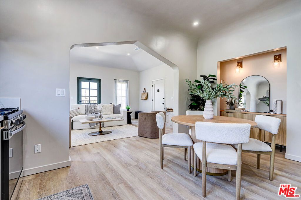 Image 13 of property listing at 1801 1/2 S Sycamore Avenue, Los Angeles, CA 90019