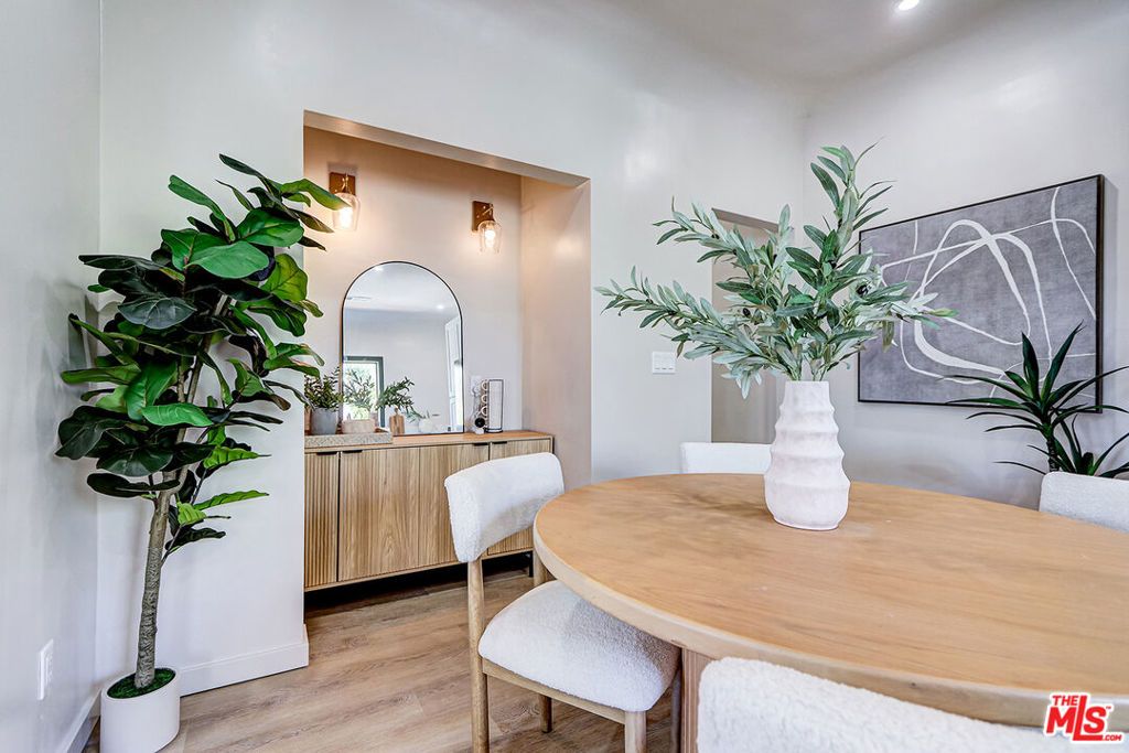 Image 15 of property listing at 1801 1/2 S Sycamore Avenue, Los Angeles, CA 90019
