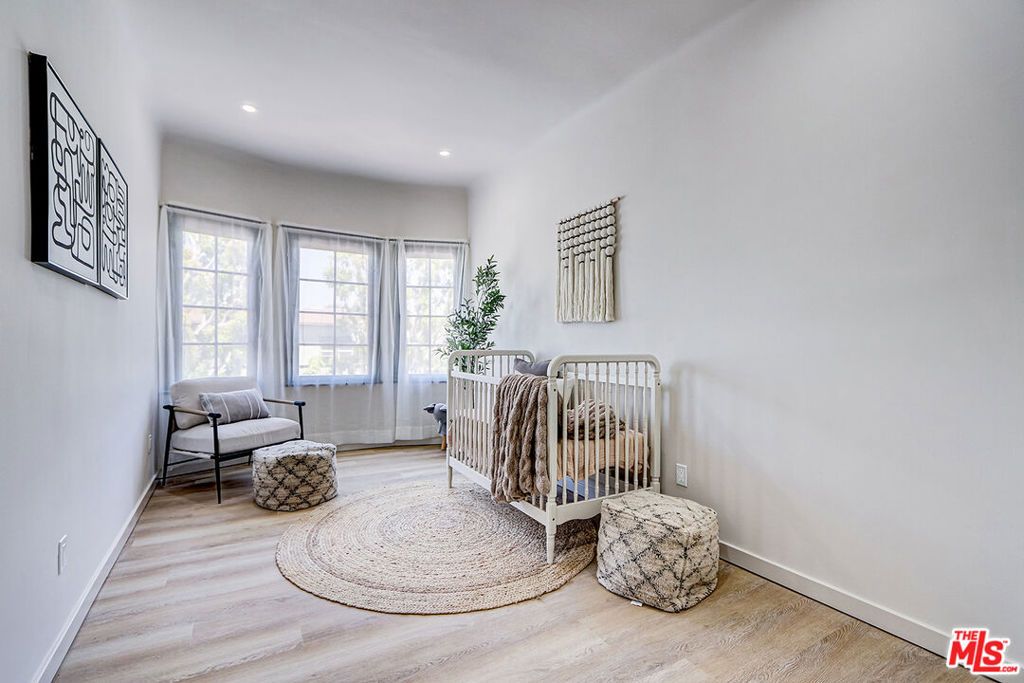 Image 19 of property listing at 1801 1/2 S Sycamore Avenue, Los Angeles, CA 90019