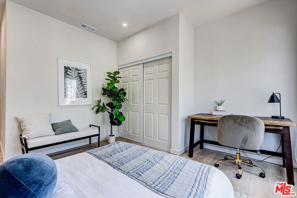 Image 22 of property listing at 1801 1/2 S Sycamore Avenue, Los Angeles, CA 90019