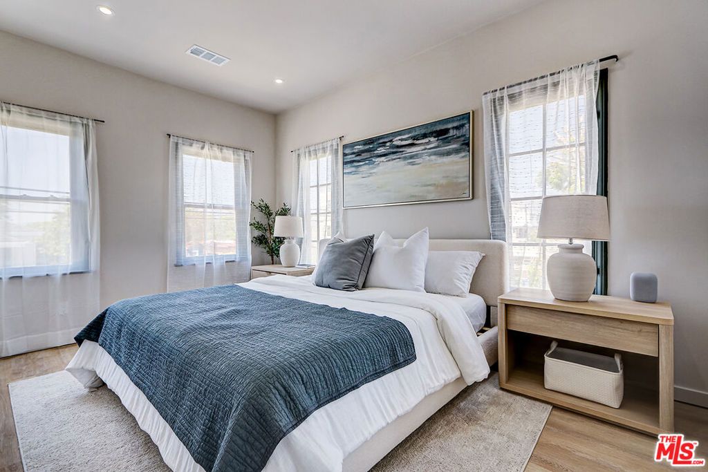 Image 25 of property listing at 1801 1/2 S Sycamore Avenue, Los Angeles, CA 90019
