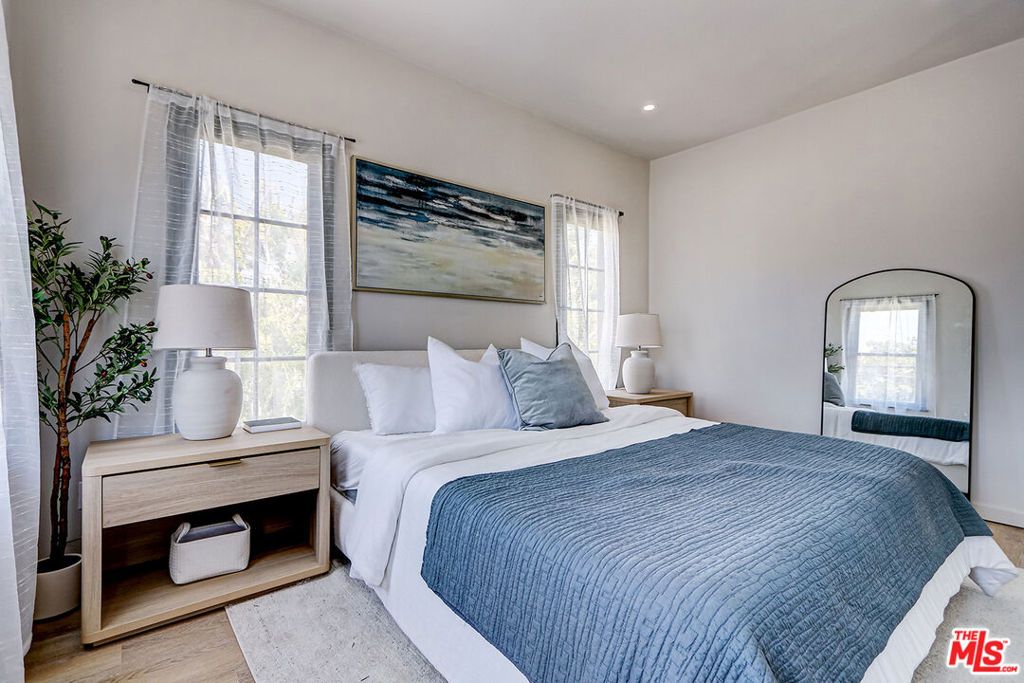 Image 27 of property listing at 1801 1/2 S Sycamore Avenue, Los Angeles, CA 90019