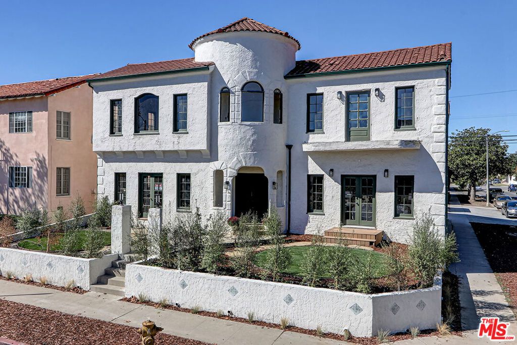 Image 32 of property listing at 1801 1/2 S Sycamore Avenue, Los Angeles, CA 90019