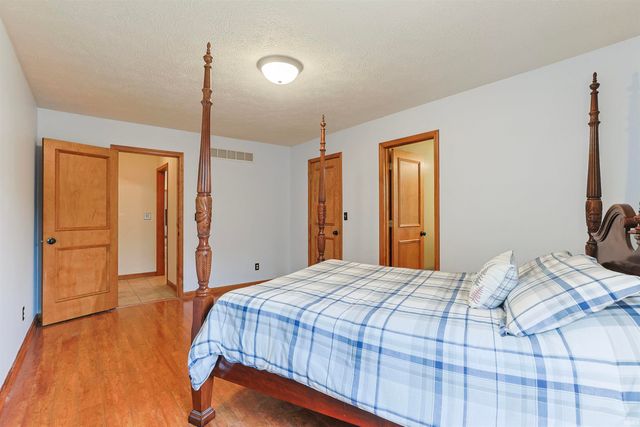 50820 Stonebridge Drive, Granger, IN 46530