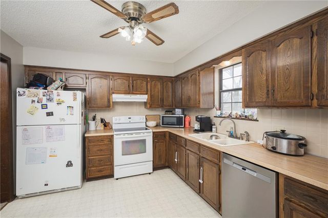 17317 E 50th Terrace Court S, Independence, MO 64055