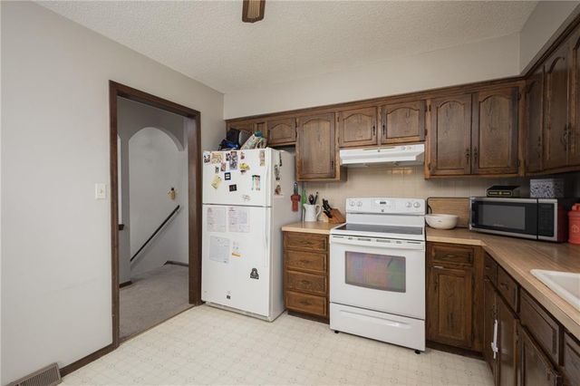 17317 E 50th Terrace Court S, Independence, MO 64055