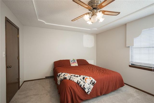 17317 E 50th Terrace Court S, Independence, MO 64055