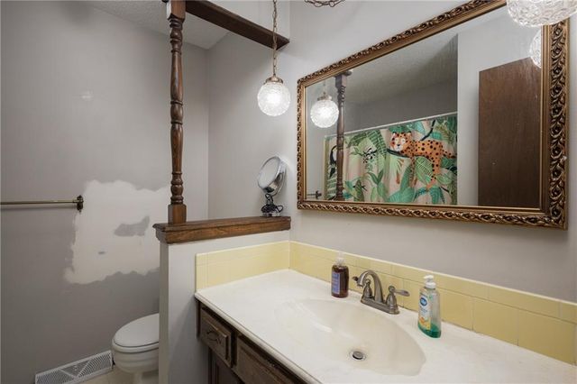 17317 E 50th Terrace Court S, Independence, MO 64055