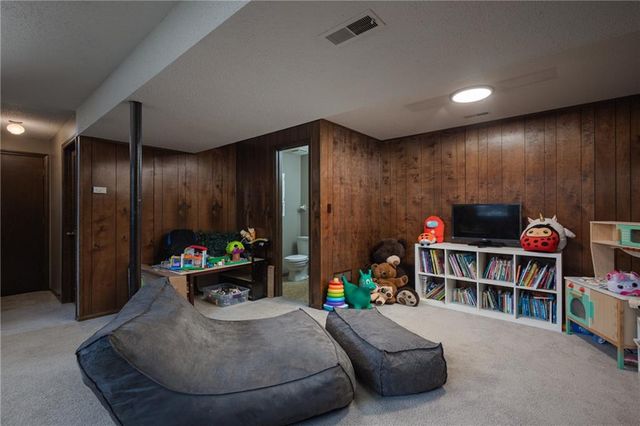 17317 E 50th Terrace Court S, Independence, MO 64055