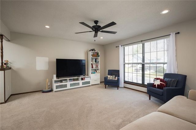 17317 E 50th Terrace Court S, Independence, MO 64055