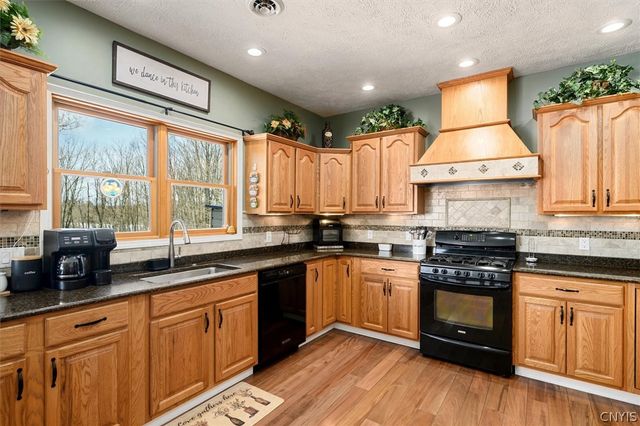 29 Meadowbrook Lane, Hastings, NY 13036