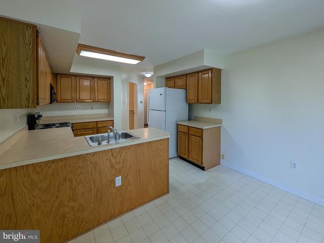 7102 UNION CT, North Wales, PA 19454