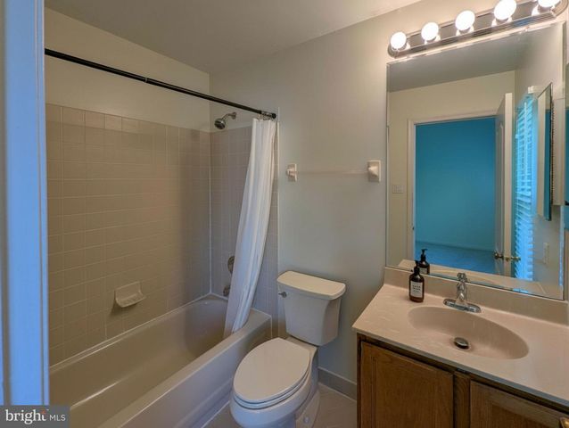 7102 UNION CT, North Wales, PA 19454