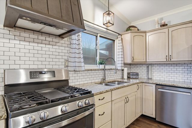 6622 Carriage Hills Drive, Canton, MI 48187