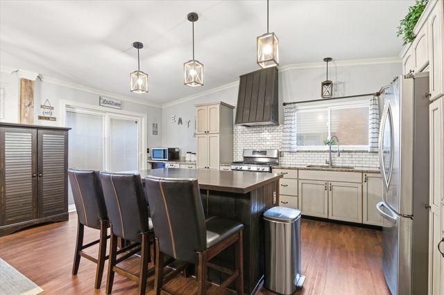 6622 Carriage Hills Drive, Canton, MI 48187