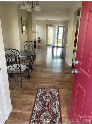 814 Selwyn Oaks Court, Charlotte, NC 28209