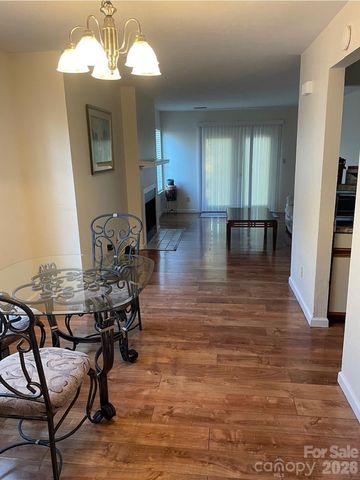 814 Selwyn Oaks Court, Charlotte, NC 28209