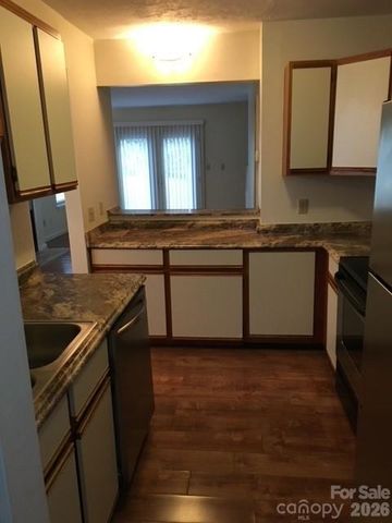 814 Selwyn Oaks Court, Charlotte, NC 28209