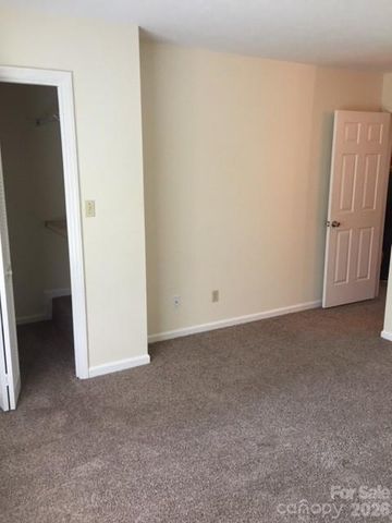 814 Selwyn Oaks Court, Charlotte, NC 28209