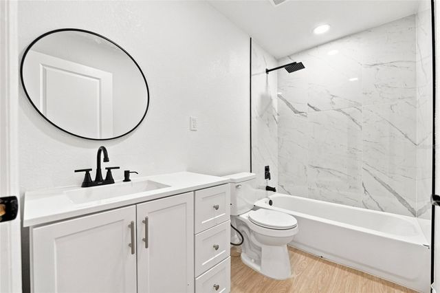 4009 E POWHATAN AVENUE, Tampa, FL 33610