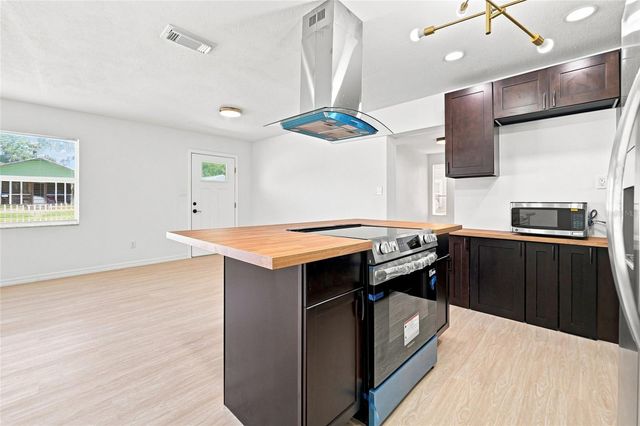 4009 E POWHATAN AVENUE, Tampa, FL 33610