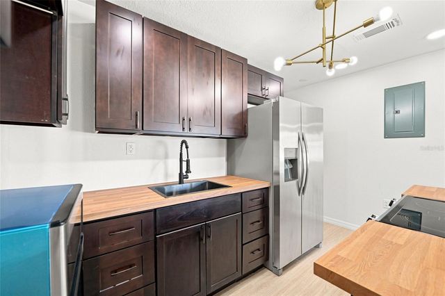 4009 E POWHATAN AVENUE, Tampa, FL 33610