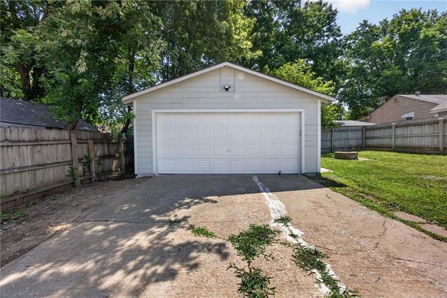 1243 S Mccoy Street, Independence, MO 64055