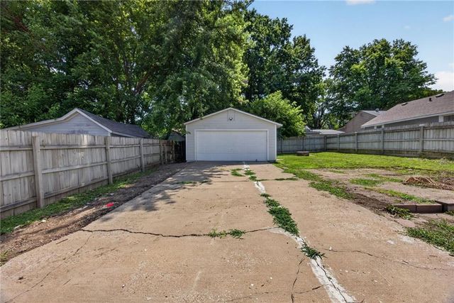 1243 S Mccoy Street, Independence, MO 64055