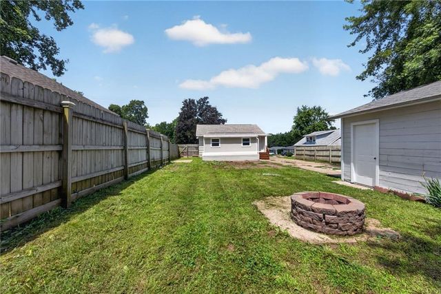 1243 S Mccoy Street, Independence, MO 64055