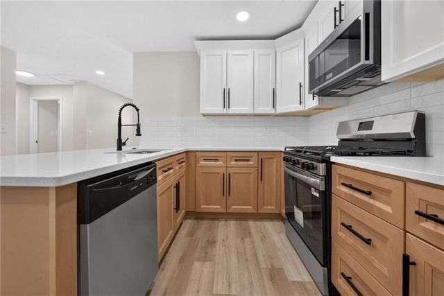 1243 S Mccoy Street, Independence, MO 64055