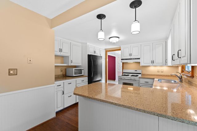 2110 Valkyrie Drive NW, Rochester, MN 55901