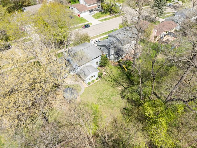 2110 Valkyrie Drive NW, Rochester, MN 55901