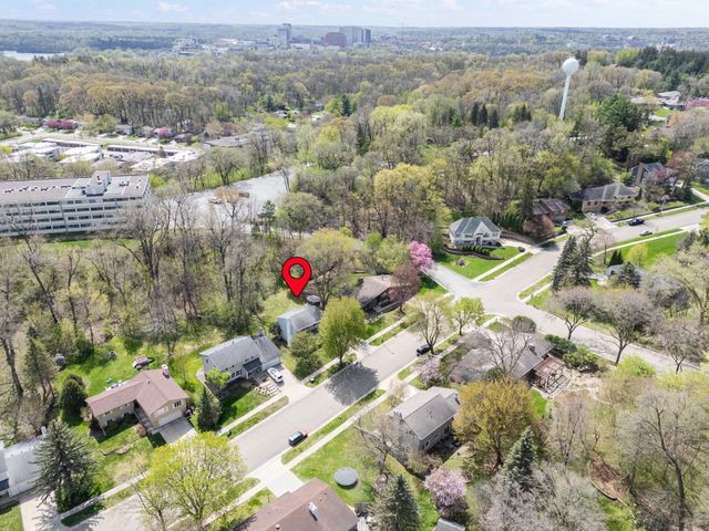 2110 Valkyrie Drive NW, Rochester, MN 55901