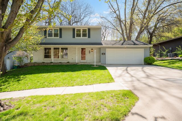 2110 Valkyrie Drive NW, Rochester, MN 55901