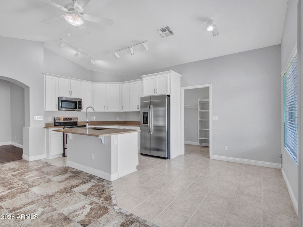 Image 11 of property listing at 2238 E Heston Drive, Phoenix, AZ 85024