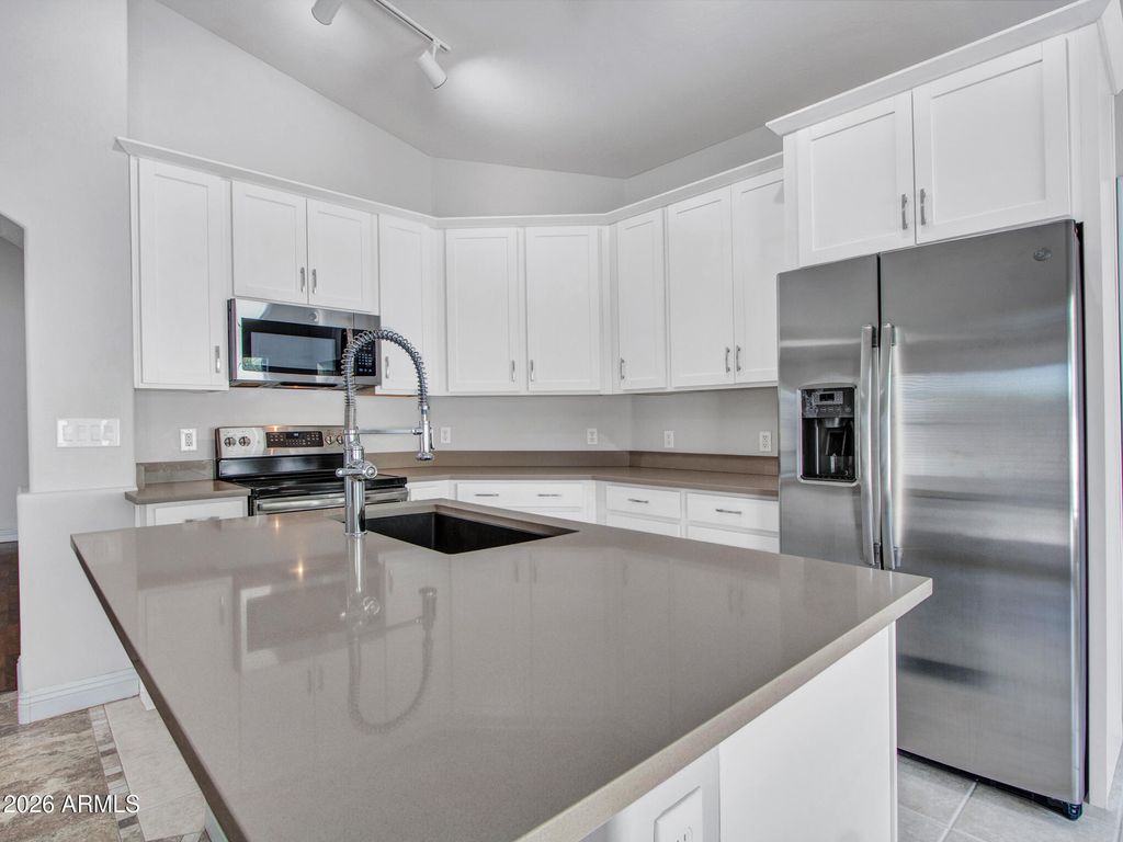 Image 13 of property listing at 2238 E Heston Drive, Phoenix, AZ 85024