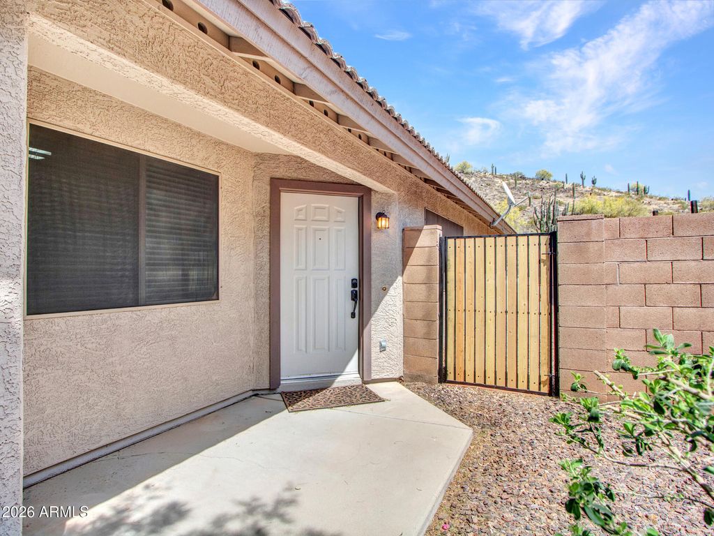 Image 3 of property listing at 2238 E Heston Drive, Phoenix, AZ 85024