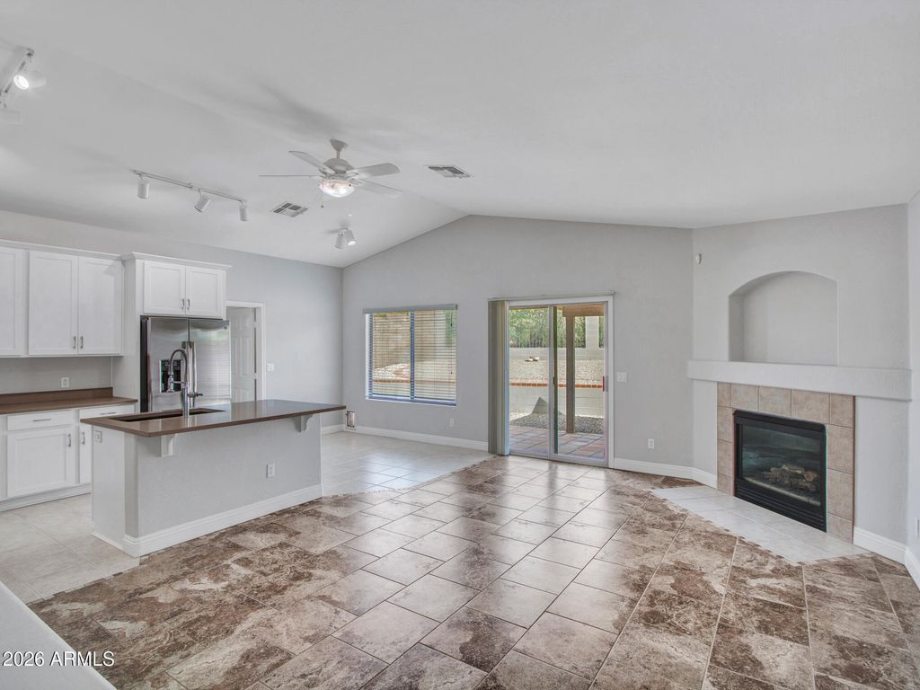 Image 6 of property listing at 2238 E Heston Drive, Phoenix, AZ 85024