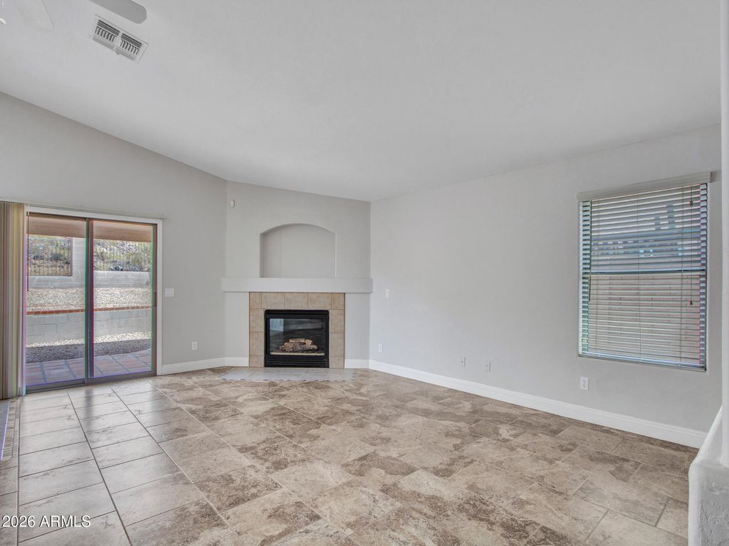 Image 8 of property listing at 2238 E Heston Drive, Phoenix, AZ 85024