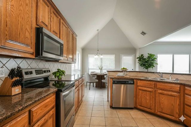 1921 Bay Laurel Drive, Weatherford, TX 76086