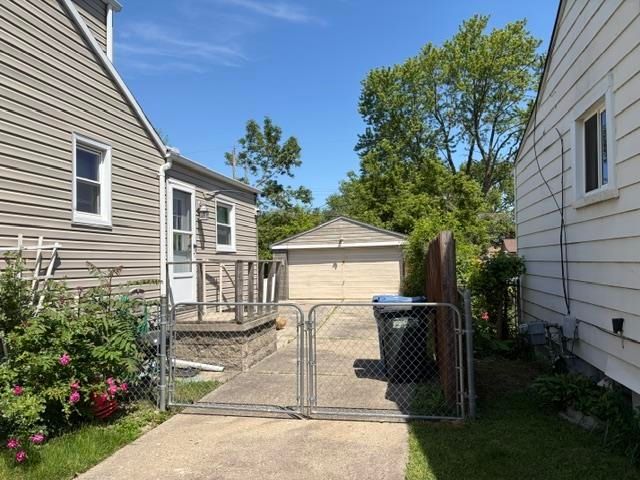 7067 Chalmers Ave Avenue, Warren, MI 48091