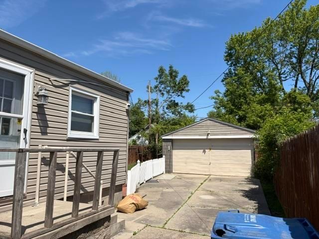 7067 Chalmers Ave Avenue, Warren, MI 48091