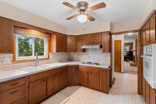 242 N CLINTON AVENUE, Clintonville, WI 54929