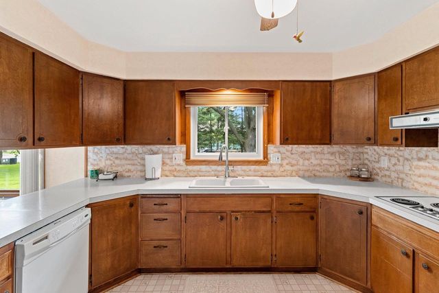 242 N CLINTON AVENUE, Clintonville, WI 54929