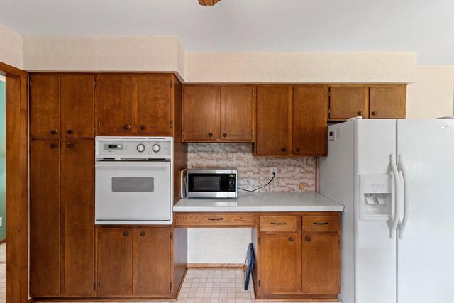 242 N CLINTON AVENUE, Clintonville, WI 54929