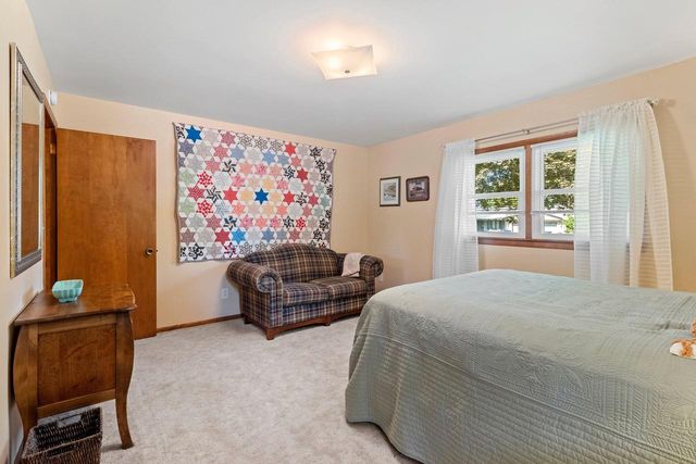 242 N CLINTON AVENUE, Clintonville, WI 54929